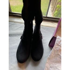 Women’s boats size 8 medium black suede